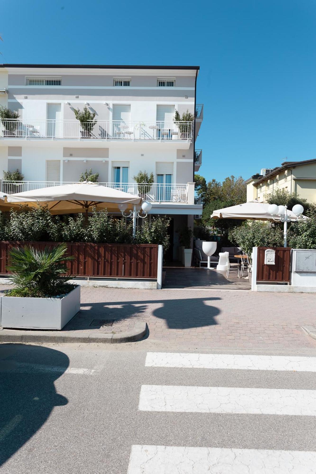 Hotel Ronchi Cervia Exterior photo