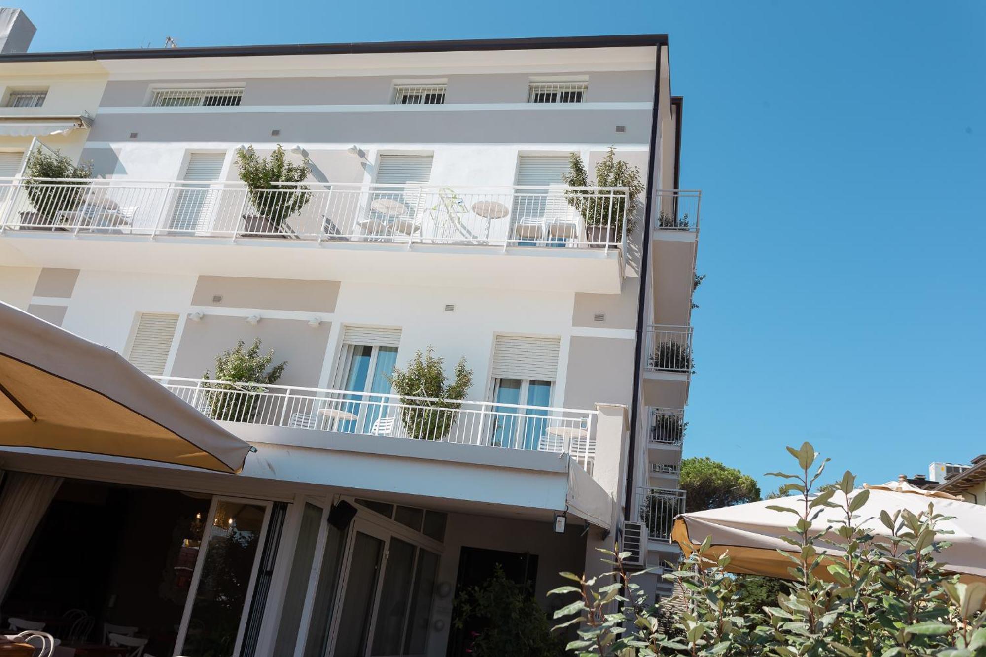 Hotel Ronchi Cervia Exterior photo